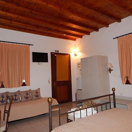 Mr & Mrs White Tinos Hotel ภายนอก รูปภาพ