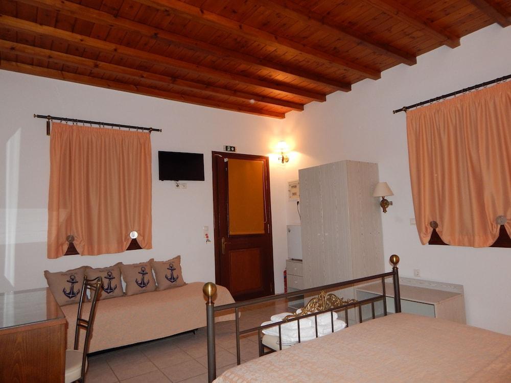 Mr & Mrs White Tinos Hotel ภายนอก รูปภาพ