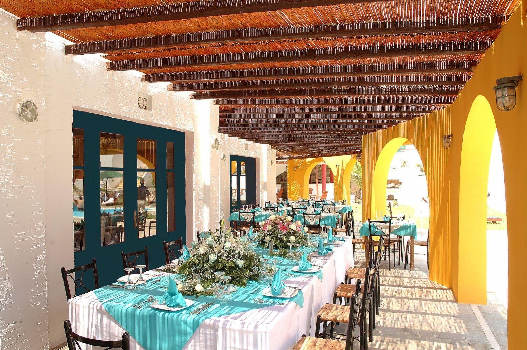 Mr & Mrs White Tinos Hotel ภายนอก รูปภาพ
