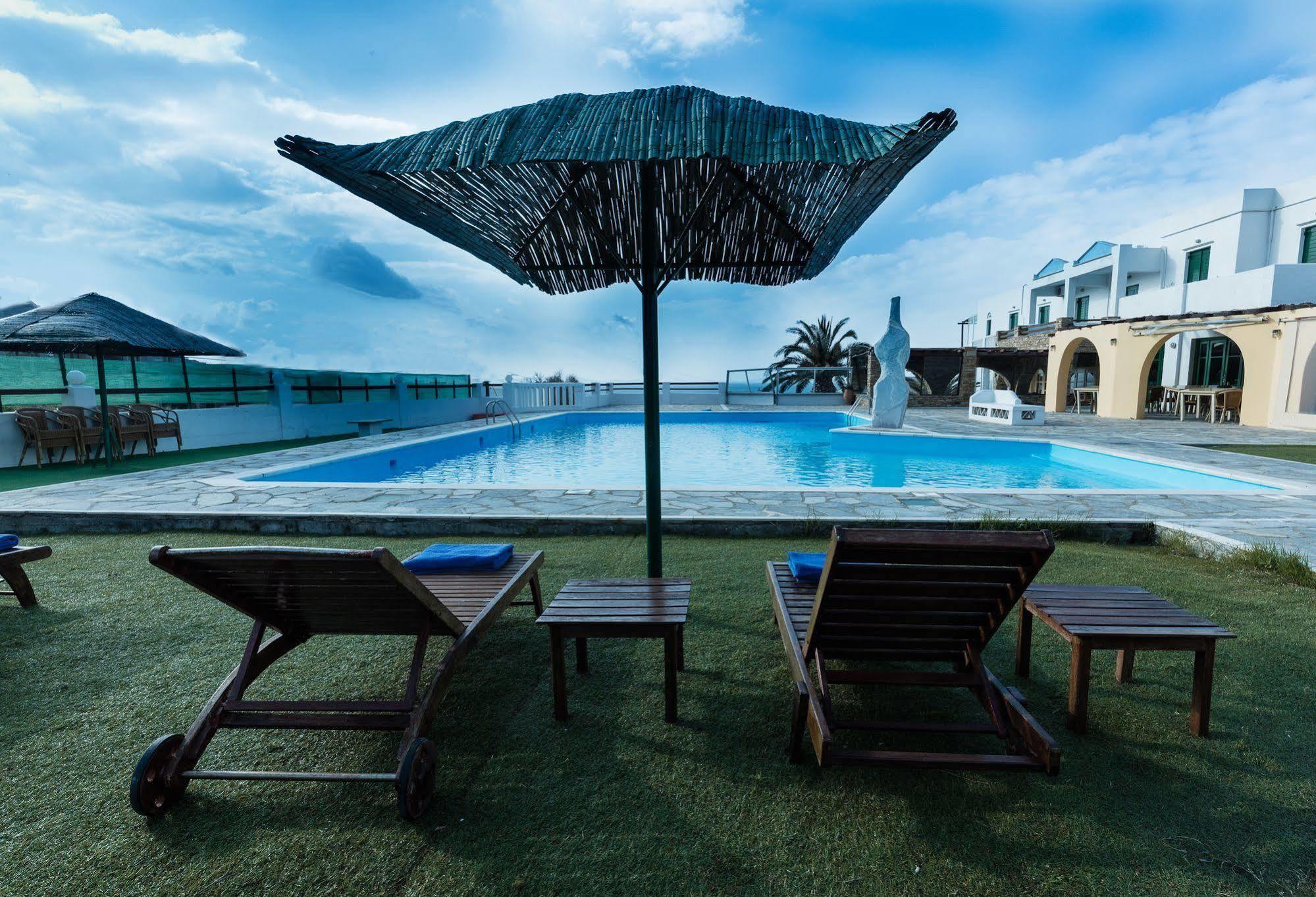 Mr & Mrs White Tinos Hotel ภายนอก รูปภาพ