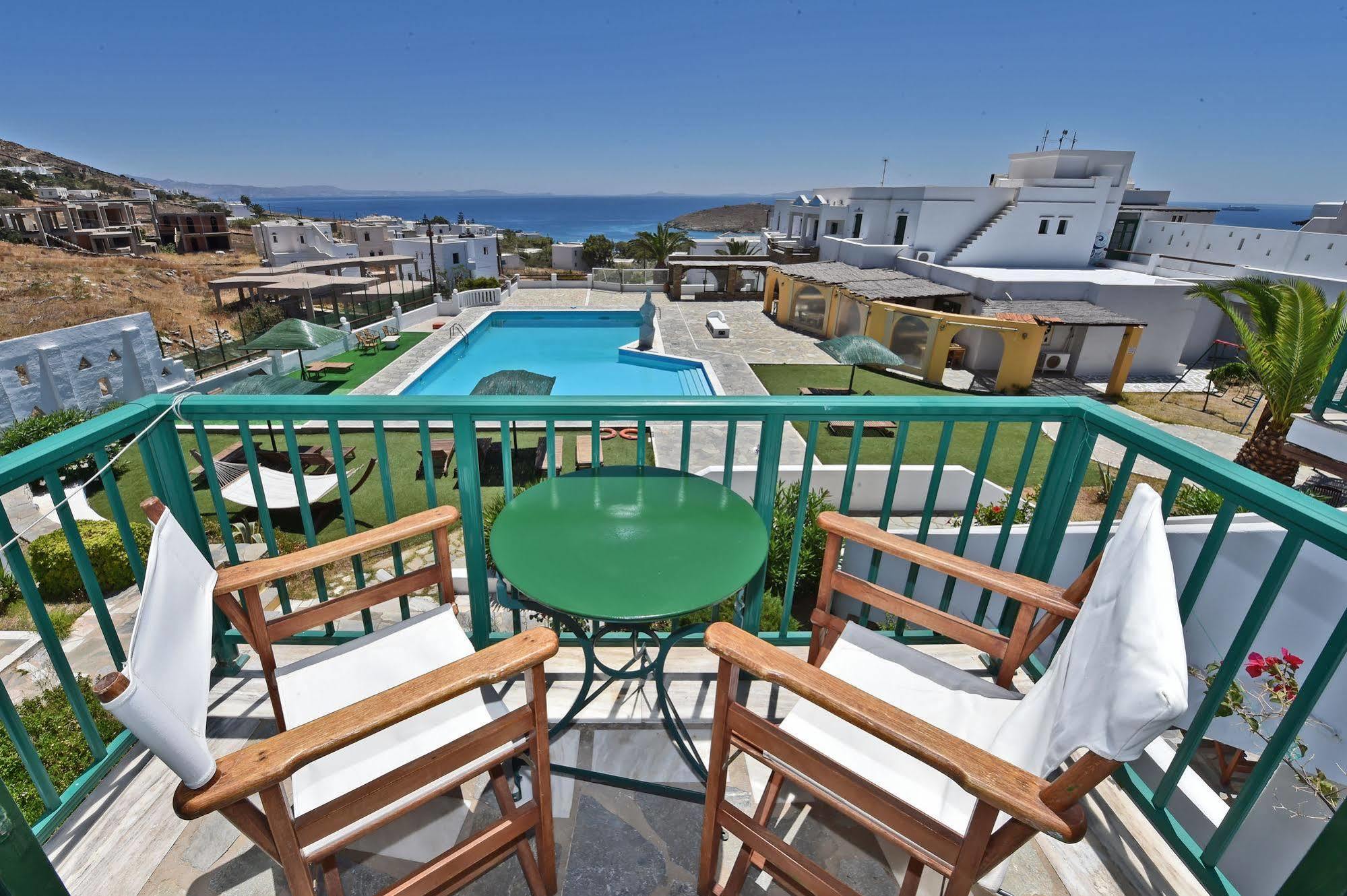 Mr & Mrs White Tinos Hotel ภายนอก รูปภาพ